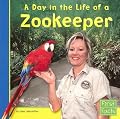 A Day in the Life of a Zookeeper (First Facts: Community Helpers at Work)