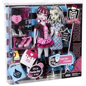 Monster High "Day at the Maul" Frankie Stien and Draculaura v�tements de poup�e