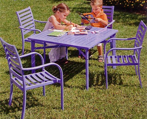 Childrens Toyshop  Toys : Childrens sturdy Metal Patio Set (Table and 4 chairs)