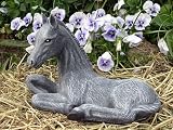 Eigenschaften Tiefes Kunsthandwerk GbR  / Steinfigur Tierfigur Pferd Fohlen schiefergrau