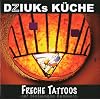 Freche Tattoos auf blutjungen Bankiers