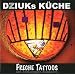 Freche Tattoos auf blutjungen Bankiers
