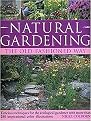 Natural Gardening the Old-Fashioned Way (Timeless Techniques for the Ecological Gardener with More Than 280 Inspirational Illustrations) (Paperback)