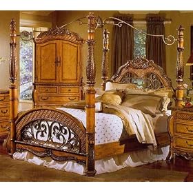 Canopy Queen Size Bed In Natural Finish