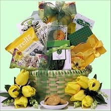 Garden Pleasures: Gourmet Gift Basket with Garden Theme