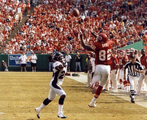 DWAYNE BOWE KANSAS CITY CHIEFS 8X10 HIGH GLOSSY SPORTS ACTION PHOTO (P-2)