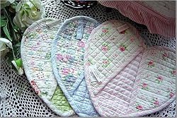 Lovely Heart shape Quilted Cotton Oven Mitt/ Hot Pad