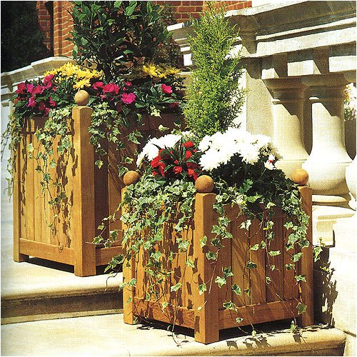 Barlow Tyrie Caisse Versailles Planter - 18