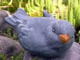 Eigenschaften Tiefes Kunsthandwerk GbR  / Steinfigur Tierfigur Amsel groß schiefergrau
