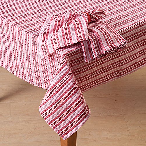 Valentine tablecloth valentines fabric tablecloths wikii scalloped kiss border lace Best Valentine Tablecloths for 2016