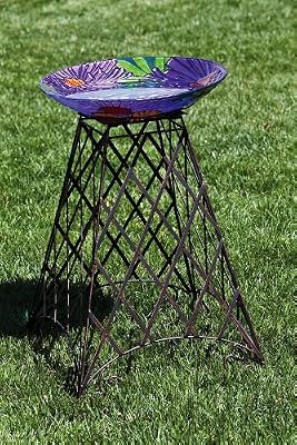 Diamond Patterned Birdbath Stand