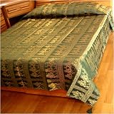 4 Apsaras Bedspread - Green