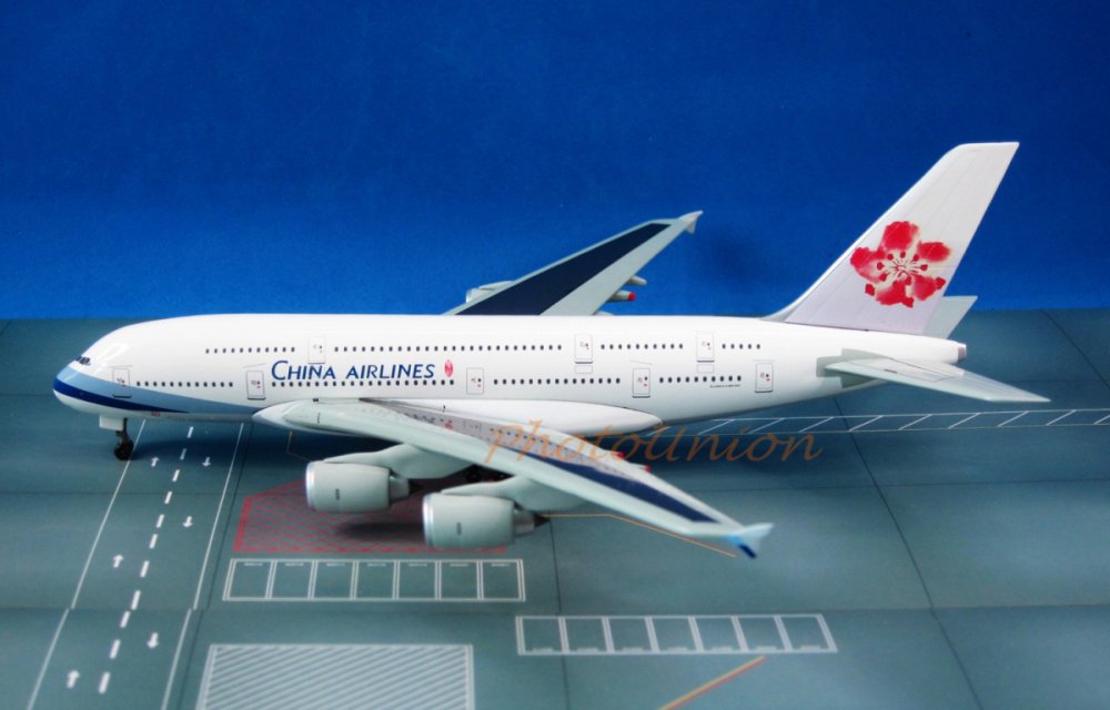Amazon.com: DW_16689 China Airlines Airbus A380 1:400 Diecast ...