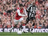 Jigsaw of Eduardo (Arsenal) Claudio Cacapa (Newcastle United) from Arsenal FC