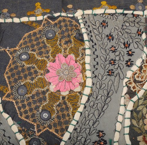 Imagen 3 de Decoración Cojín Parches Juego adornado con bordados y lentejuelas Tamaño trabajar 16 x 16 pulgadas Juego de 2 piezas