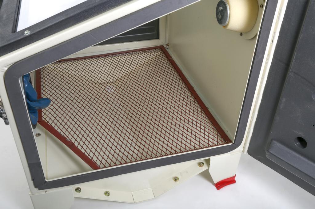 Shop Fox M1055 Benchtop Sandblaster