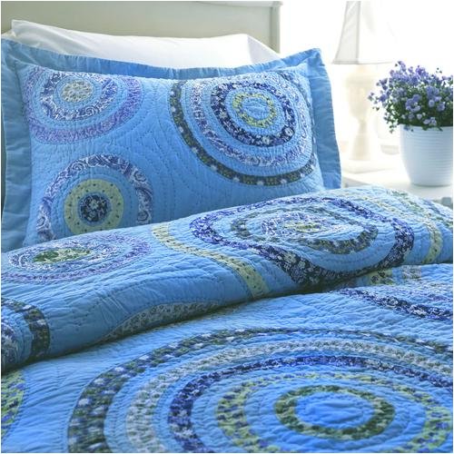 Armoire Austin Quilt. by Armoire Collection