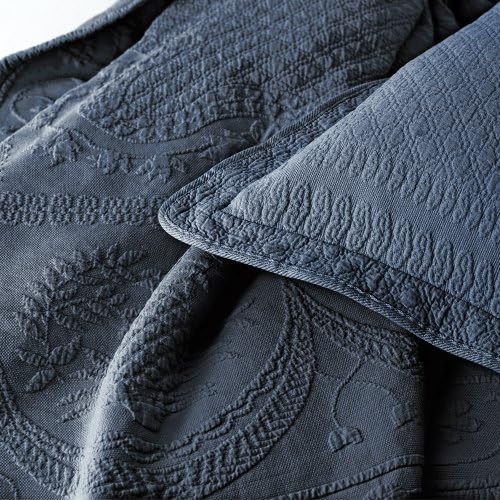 King Charles Matelasse Full Coverlet, White