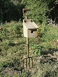 Antique Potato Fork Birdhouse. Amish Country Collectible Handmade Primitive Rustic Decor Antique Potato Fork Bird House for Home and Garden Landscape. This Vintage Potato Fork with Birdhouse Is a Top Seller! Antique Old Timers Potato Fork with Fastened Weathered Ancient Barn Siding Bluebird Bird House with Leather Hinges. A Sound Structure Nested Especially for Those Darling Bluebirds. No Effort Required to Set up This Birdhouse! An Ingenious and Practical Concept!