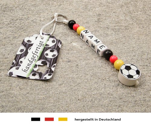 NAMENSANHÄNGER – Anhänger mit Namen | Baby Kinder Schlüsselanhänger für Wickeltasche, Kindergartentasche, Schultasche oder Rucksack mit Schlüsselring | Motiv Fussball Deutschland – schwarz, rot, gold