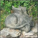 Eigenschaften Fiona Jane Scott / Devonshire Stone  / Devonshire Skulptur - Mini Old Smug - Drache