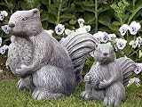 Eigenschaften Tiefes Kunsthandwerk GbR  / Steinfigur Tierfigur Eichhörnchen schiefergrau