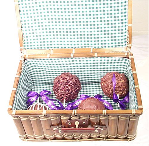 erin's large fern hamper by Ultimate Nut & Candy Co.