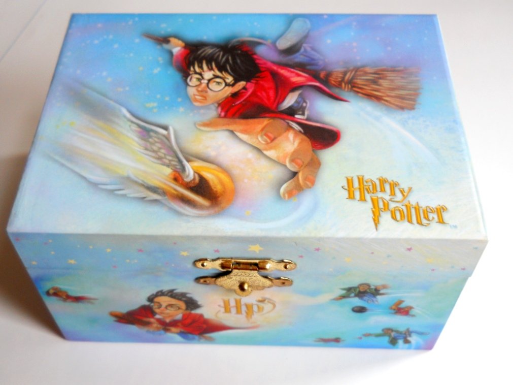 Amazon.com - Harry Potter Musical Jewelry Box Capturing the Golden ...
