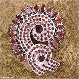 Garnet brooch, 'Diadem' 1.8 W 0.4 W 2.2 L