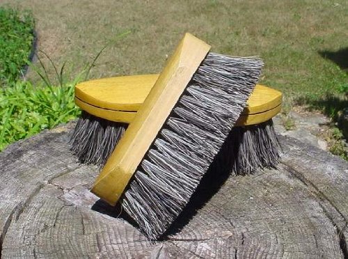 LEGENDS Fiber Pocket-Sized Grooming Brush