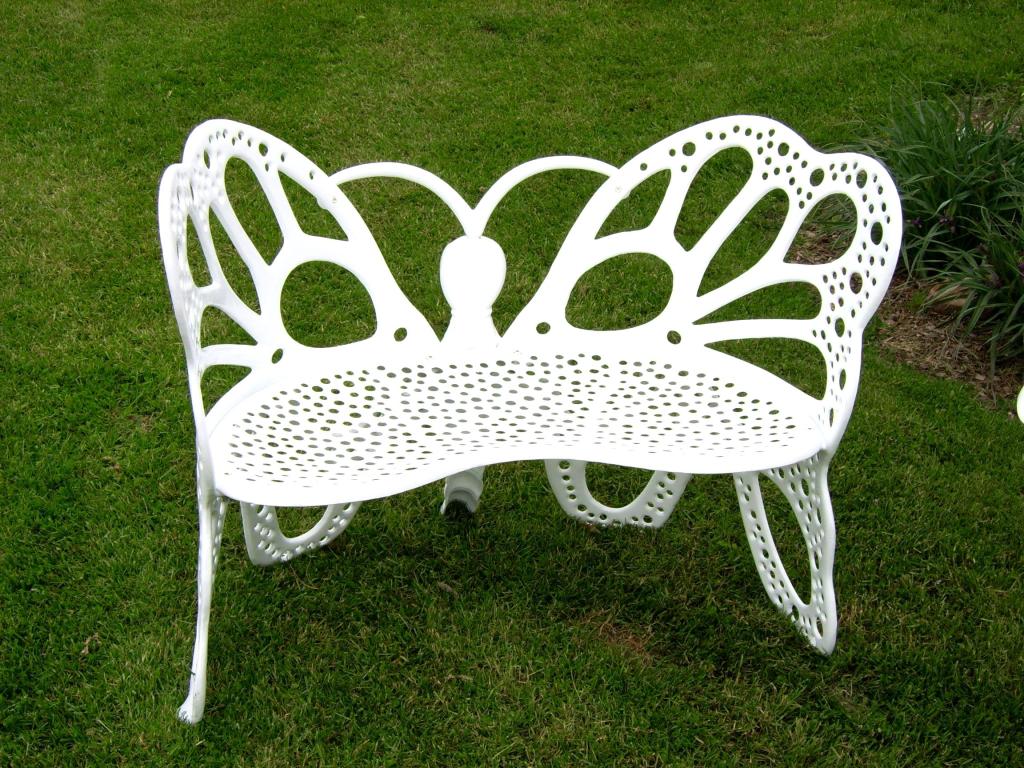 Amazon.com : Flower House FHBFB06W Butterfly Bench, White : Outdoor