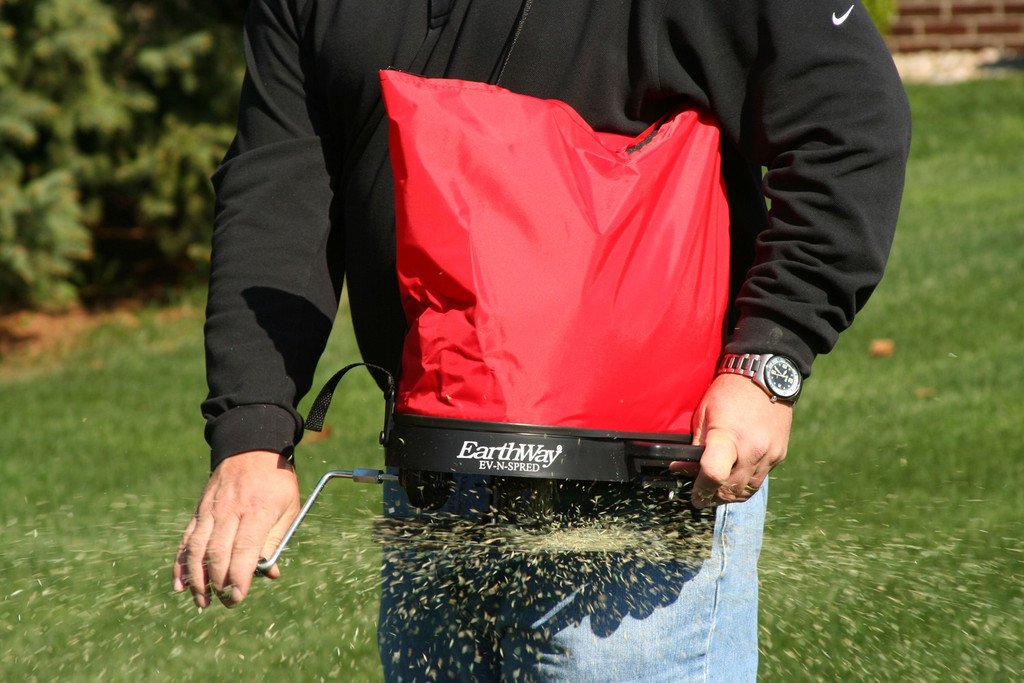Earthway 2750 HandOperated Bag Spreader/Seeder