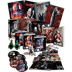 Art Attack: Terrifier Numbered with All-Region UHD & Slipcases, 2 Reversible Posters, Terrifier 3 VHS tape, 12 Art Cards, Exclusive Book, Art's Sunglasses, & Build your own Art the Clown brick set with 7 swappable weapons & hats! [Blu-ray]