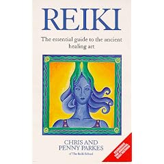 Reiki: The Essential Guide to the Ancient Healing Art (Natural therapies)