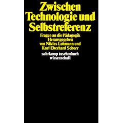 Zwischen Technologie und Selbstreferenz