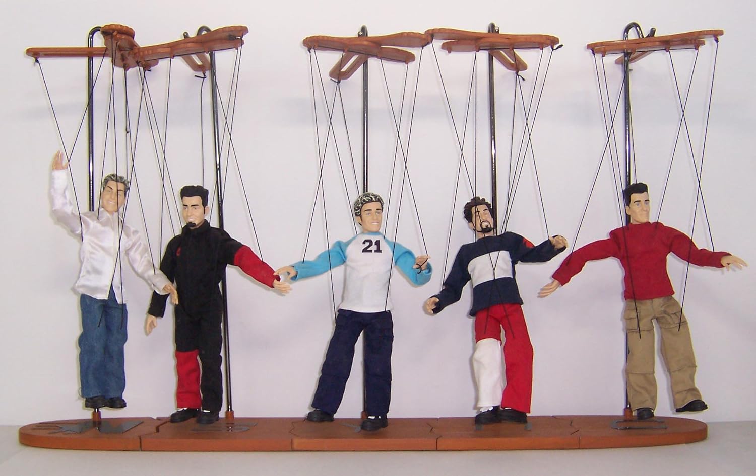 Battle of the boy bands 'NSYNC vs. Backstreet Boys Arts & Culture