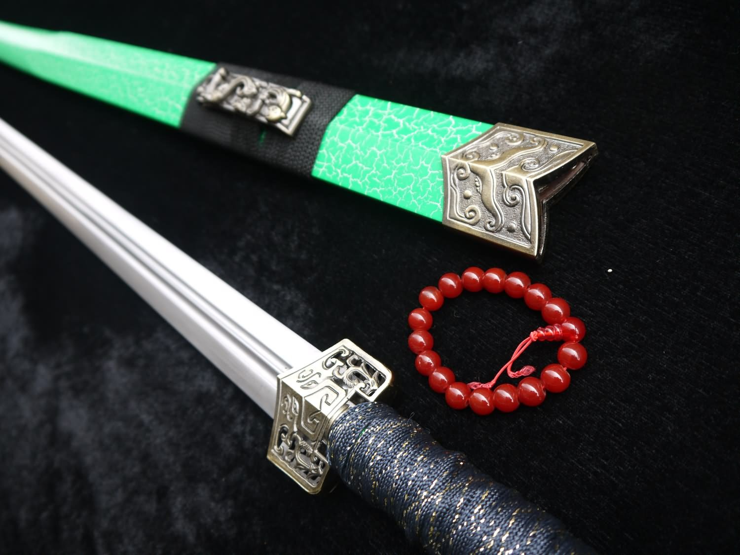 Gifts sword sale Han jian Medium carbon steel blade Green crackle paint scabbard
Gifts sword sale Han jian Medium carbon steel blade Green crackle paint scabbard