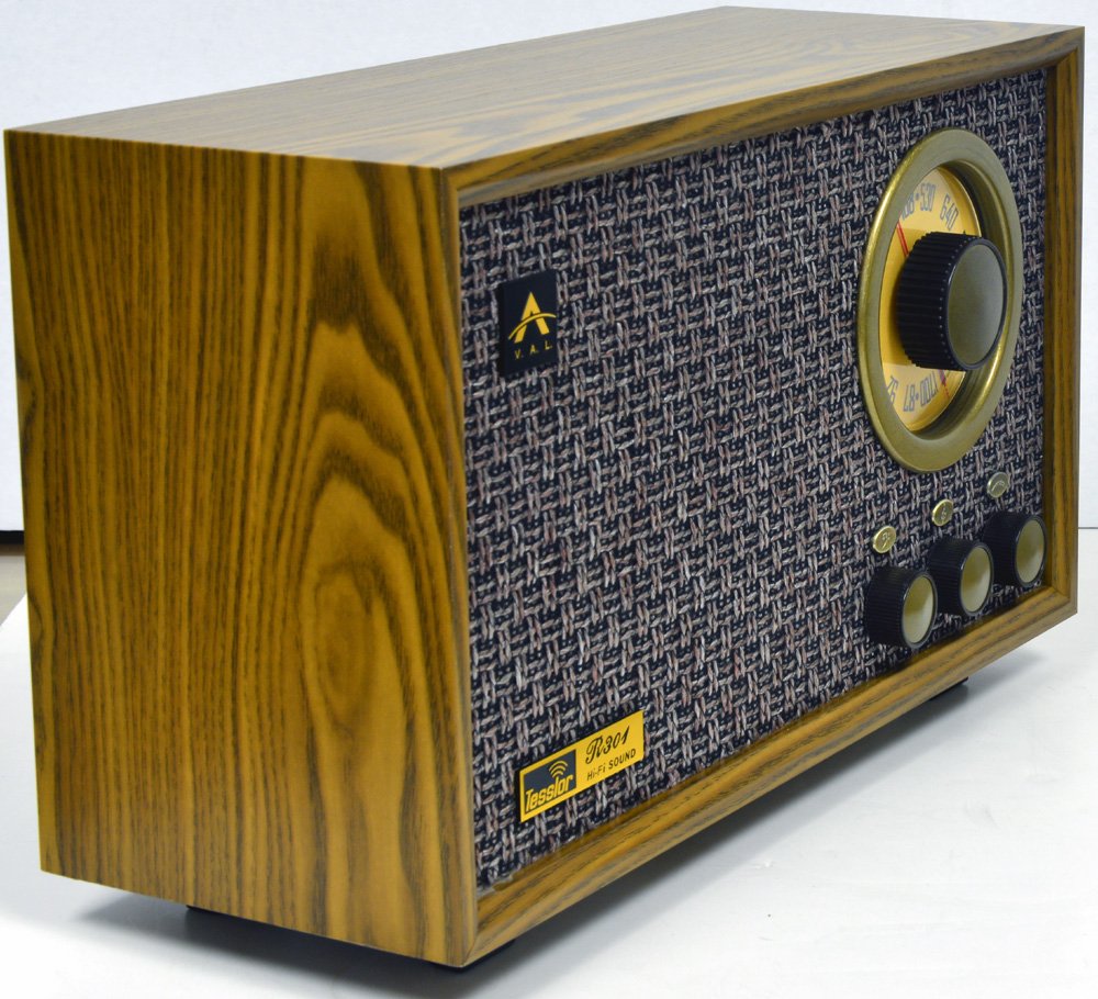 Tesslor R301 Retrostyle Tabletop AM/FM HiFi Radio with Treble & Bass