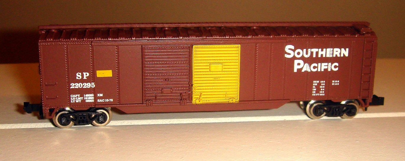 Amazon.com : N Scale ATLAS 50 Foot Double 2 Door Box Car