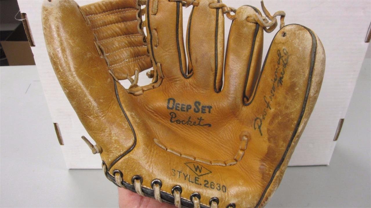 W VINTAGE BASEBALL GLOVE NICE 2630 HARMON KILLEBREW