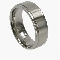 316L Stainless Steel Ring with matte and shiny polish. Comfort fit. Width: 8mm
