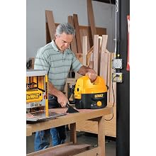 DEWALT DC500 2-Gallon 12-to-18-Volt Cordless/Corded Wet/Dry Vacuum