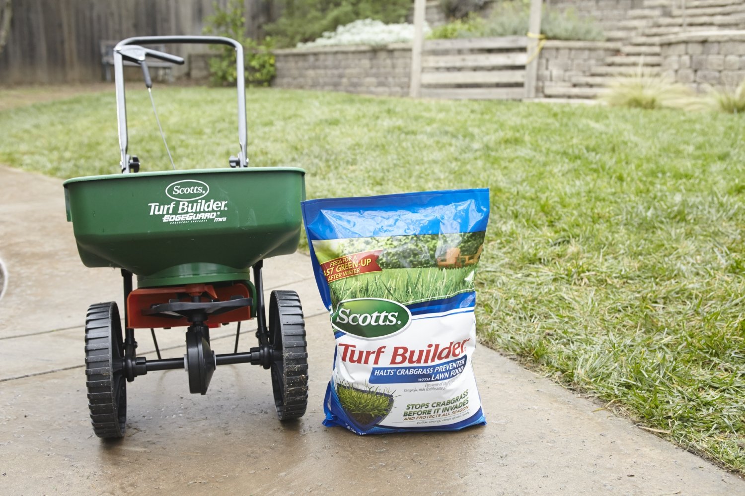 Scotts Turf Builder Halts Crabgrass Preventer with Lawn Food, 5,000-Sq