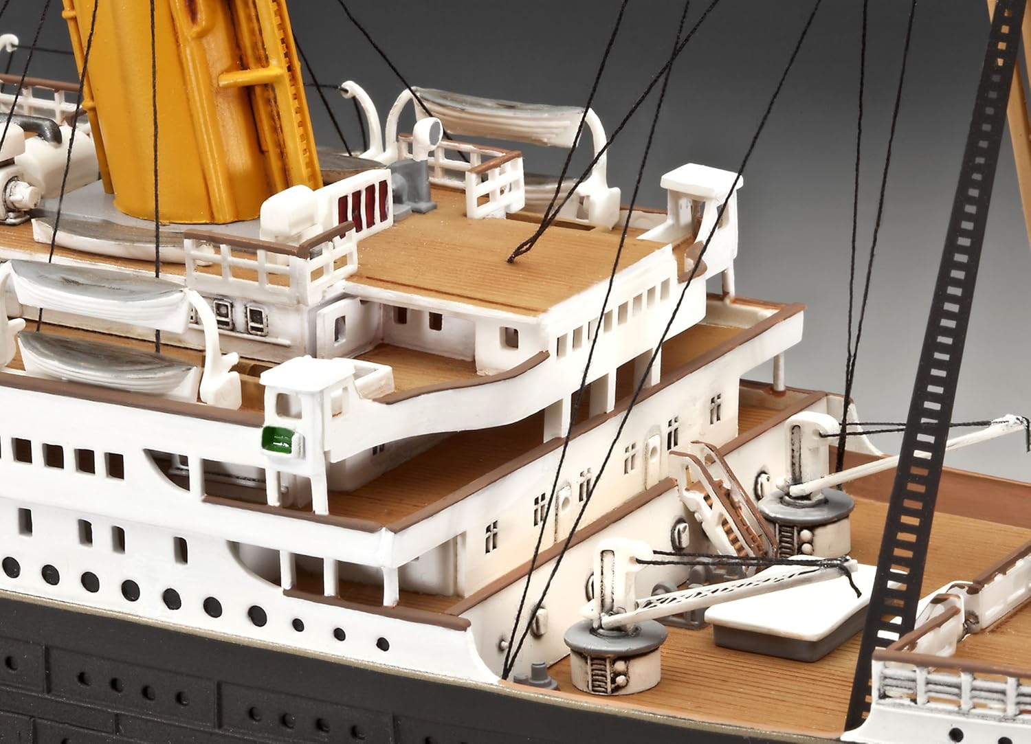 Revell 05715 R.M.S. Titanic 100th anniversary edition 1400 Model Ship