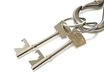 【クリックで詳細表示】tkspo アンティーク 鍵型 ボトルオープナー2本組 カラビナ セット (シルバー)： スポーツ＆アウトドア