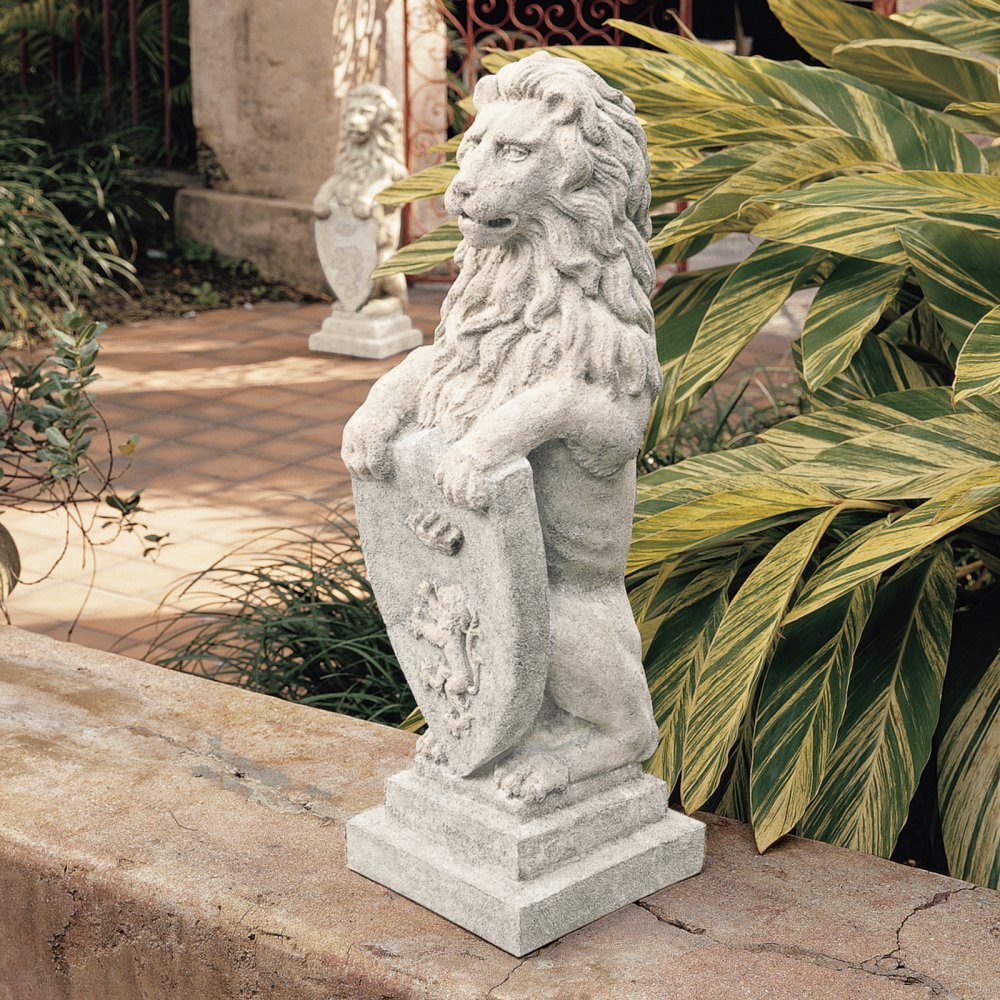 Gracious lion Statues for Garden and Home Entry