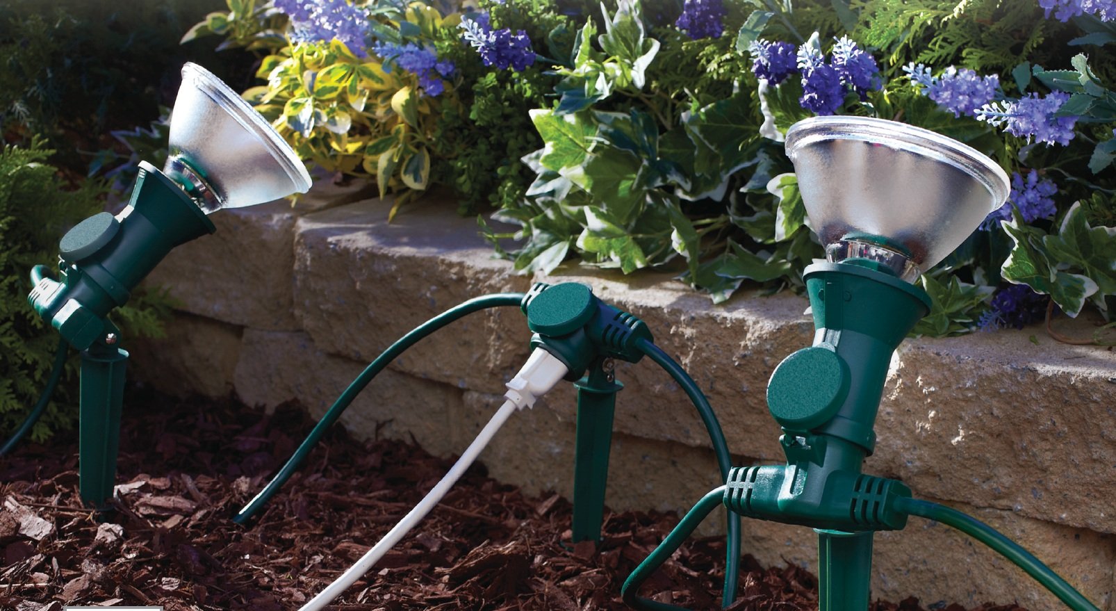 Yard Master 17322 3 Outlet Outdoor Extension Cord with Attachable Light