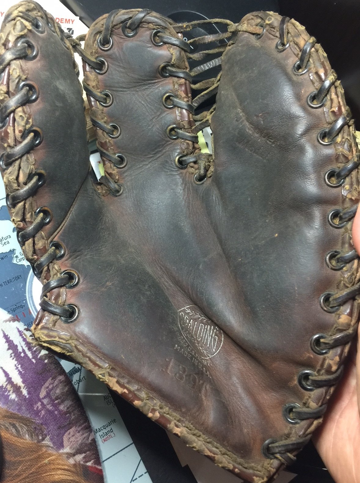 VINTAGE 1940's SPALDING 139T BASEBALL GLOVE NICE CONDITION RARE!