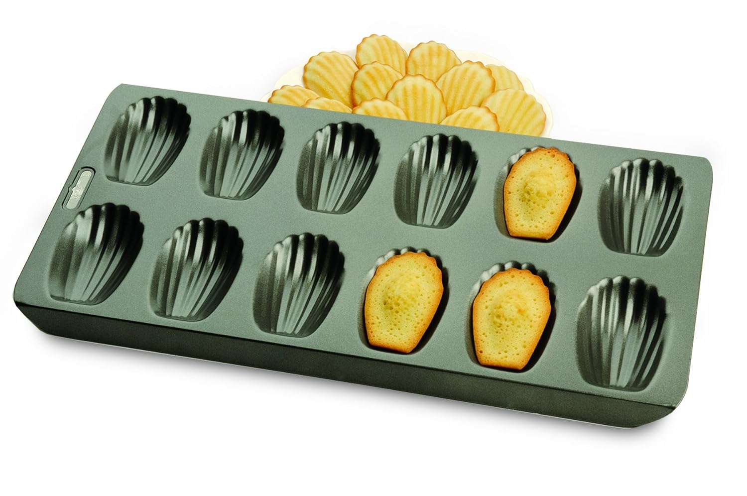 NEW Chicago Metallic 26631 12Cup Nonstick Madeleine Pan