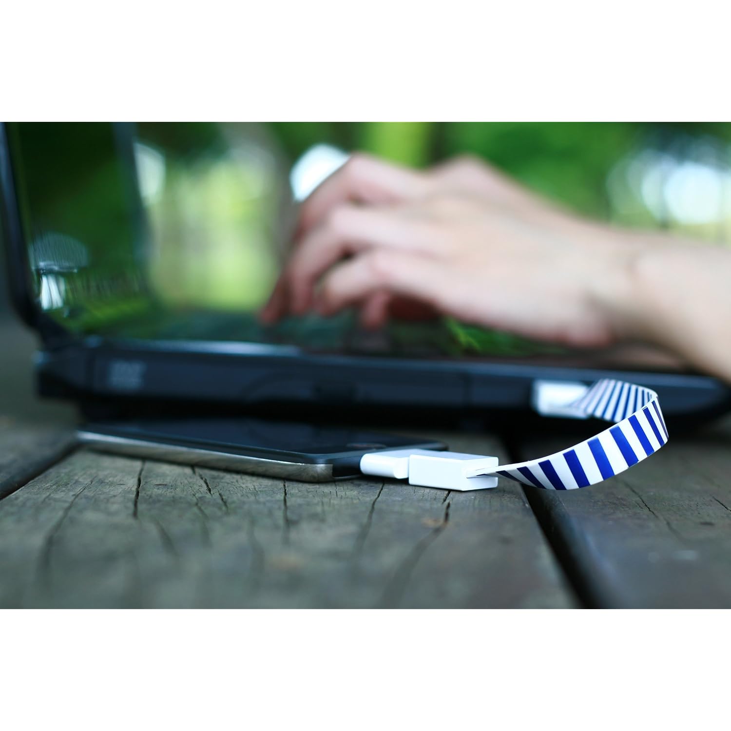 53-11211 Mohzy Loop USB Cable with Apple A